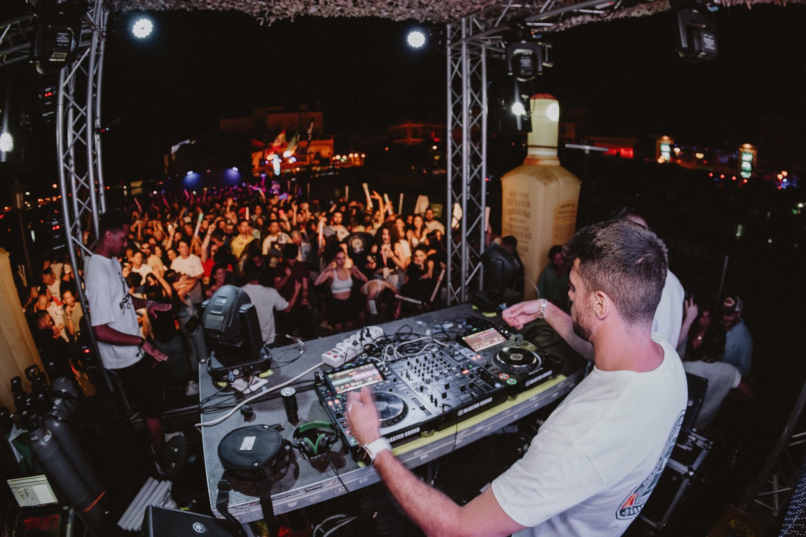 DJ
